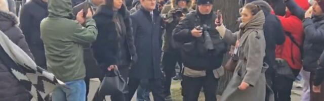 "Lopovi, lopovi": Selaković došao na suđenje u slučaju "Generalštab", građani ga izviždali (VIDEO)