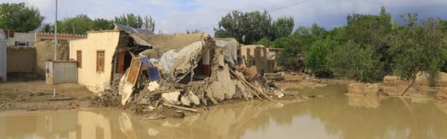 STRAVIČNE POPLAVE POGODILE AGVANISTAN: Raste broj poginulih,  stradale i životnje, uništene kuće i putevi (FOTO/VIDEO)