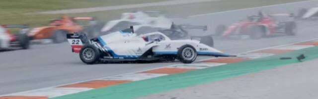 Au, drama u Valensiji! Srpski vozač u centru stravičnog sudara na startu Formule 4 (VIDEO)