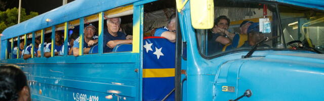 DALI GOL NEMAČKOJ, A OVAKO SU STIGLI NA MUNDIJAL! Potpuni hit, fudbaleri Kurasaa školskim autobusom došli na svoje prvo Svetsko prvenstvo! (VIDEO)