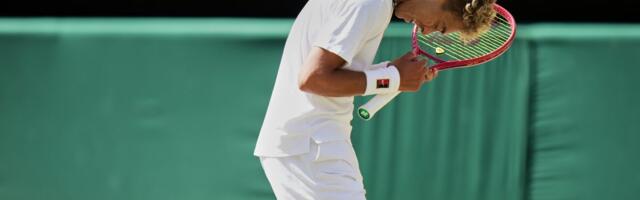 Sin teniske legende ostao bez trofeja na Vimbldonu posle drame, pehar podigao najmlađi na turniru!