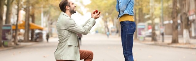 Prosidba koja se ne odbija: "Bebo, tu smo se upoznali ..." (FOTO)
