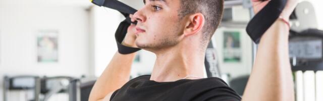 Najpotcenjenija vežba za ramena i držanje: trik koji menja sve