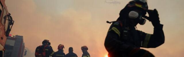 UGROŽENI I SRPSKI TURISTI: Požar izbio na ČETIRI MESTA na čuvenom grčkom ostrvu! Gromovi zapalili sve oko sebe