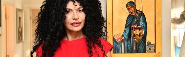 IKONE, POGAČA I SVEĆE: Lidija Vukićević otvorila vrata svog doma, pokazala prazničnu idilu - Bogata trpeza pored kamina obara sa nogu (VIDEO)