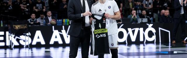 Povratak koji je dirnuo Grobare: Ovako je dočekan Aleksa (FOTO, VIDEO)