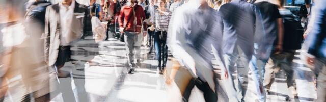 ISTRAŽIVANJE Hod može da otkrije kako se ljudi osećaju: Evo šta znači kad se JAKO MAŠE RUKAMA