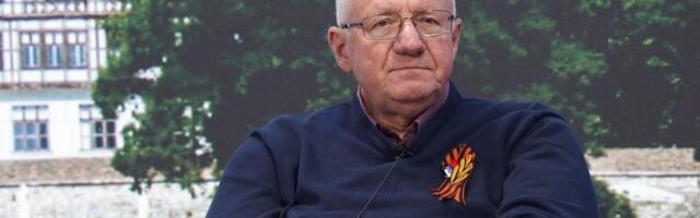 Šešelj rastura blokadere: Valjda među njima ima neko ko ima malo mozga