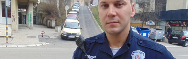 Policajac junak iz Užica se spustio sa 15. sprata bez ikakve zaštite da bi spasio baku