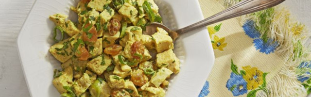 Pileća kari salata – obavezan detalj svakog letnjeg piknika!
