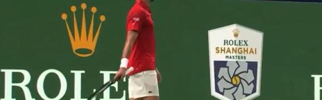 Novak besan na svoj tim, opsovao usred meča (VIDEO)