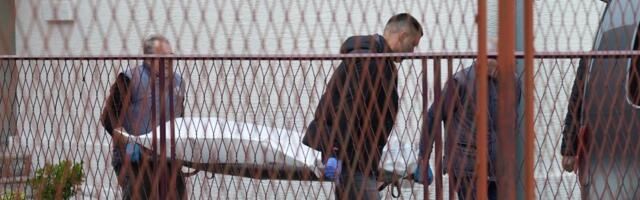 NAJPOTRESNIJA SCENA SA MESTA UŽASA U ČAČKU: Tela nastradale porodice odneta na obdukciju, sin zaklao roditelje pa presudio sebi (FOTO)