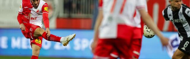 Vukan Savićević postigao gol za TV špice: Bivši igrač Zvezde bombom sa 30 metara rastužio navijače Partizana /VIDEO/