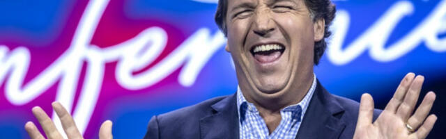 Новинар који дели Америку: успон, пад и повратак Такера Карлсона