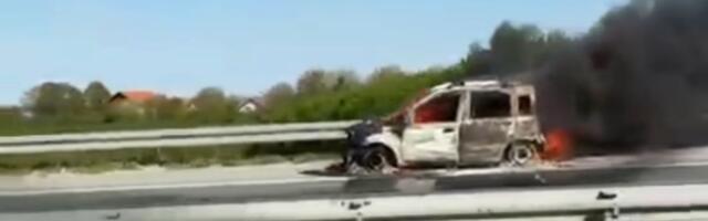 Zapalio se auto na auto-putu Miloš Veliki: Stvaraju se zastoji, sve se zadimilo
