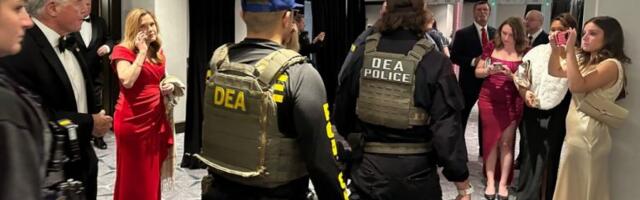 ONA JE SPREČILA MASAKR NA TRAMPOVOJ VEČERI? Trenutak koji je mnogima promakao sada ledi krv u žilama! (VIDEO)