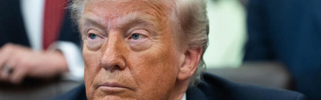 Трамп одбио да носи панцир: Не желим да изгледам 20 килограма теже