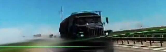 SUROV UDAR UKRAJINSKOG "AZOVA" KOD MARIJUPOLJA! Dronovima RAZNELI rusku logistiku nadomak svog bivšeg GLAVNOG UPORIŠTA, vojni kamioni dignuti u vazduh! (VIDEO)