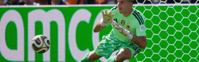 Kakva dominacija Španije: Martinez u finalu imao više odbrana nego Simon na celom Mundijalu!