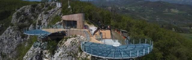 VELIČANSTVEN POGLED NA MEANDRE ZAPADNE MORAVE I ŠUMADIJE! Danas se otvara vidikovac na Kablaru - PRVI ĆE NA NJEGA KROČITI VUČIĆ!
