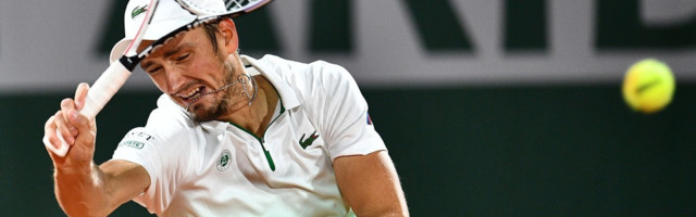 NAJBOLJI NA SVETU VEĆ VIĐEN U FINALU! Mađarski teniser se pobrinuo da Đoković dobije NEOČEKIVANI POKLON u Parizu