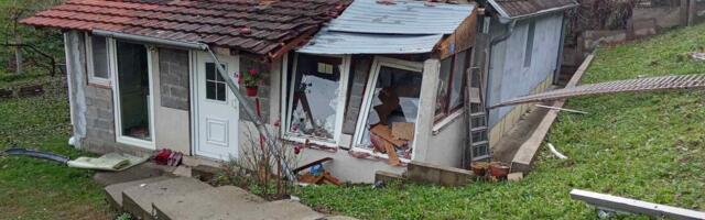 Darko sedeo na kauču kad im je komšija automobilom "sleteo" na kuću: Detalji nestvarne nesreće kod Ćuprije