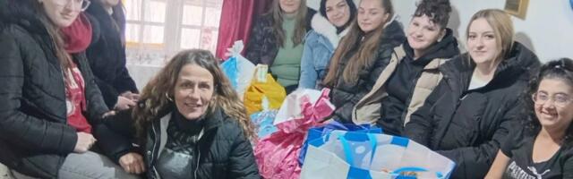 Dirljivo: Tri godine pohađaju isti razred, a sad su je prvi put videli