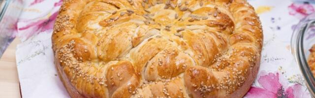 Luda pogača bez kvasca: Meša se običnom viljuškom, a naraste toliko da ne može da stane u tepsiju