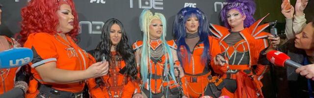 Šok pred finale PZE 2026! Takmičarke stižu na traktorima ispred RTS, ovaj snimak je preplavio mreže