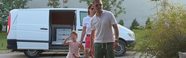 Naš pevač ofarbao jaja za Uskrs: Pokazao proces koristeći tradicionalnu tehniku, pa napravio pravo remek-delo