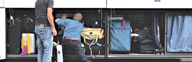 "Ljudi na more idu kao da se sele" Vozač autobusa izbacio suncobrane, a Srpkinja oplela po turistima: Ovo ne smete da nosite