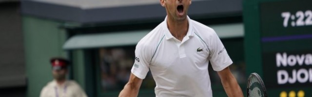 SRAMNO! FEDERER POKAZAO PRAVI LICE! Novak stiže Rodžera, pa sad titule NISU VAŽNE! Bedan potez pred finale Vimbldona!