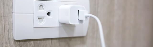 Zašto nije dobra ideja puniti mobilni telefon preko noći?