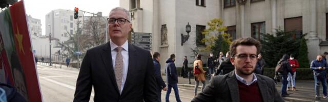 Tomašević na SNS skupove protiv blokada dolazi u mercedesu koji je registrovan u SAD. Odakle mu?