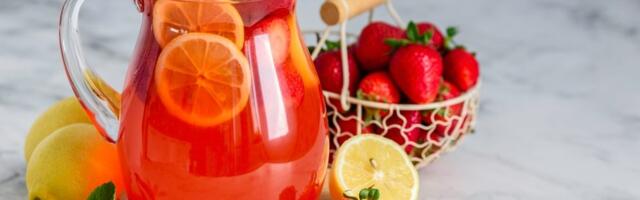 Limunada sa jagodama – savršen napitak za tople prolećne dane i piknike