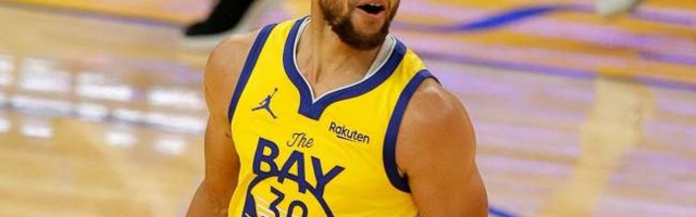 Stefen Kari oborio lični rekord