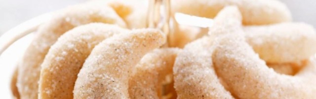 Vanilin kiflice su jedan od omiljenih domaćih kolača koje se prave godinama, a ovaj recept će oduševiti čak i vaše bake