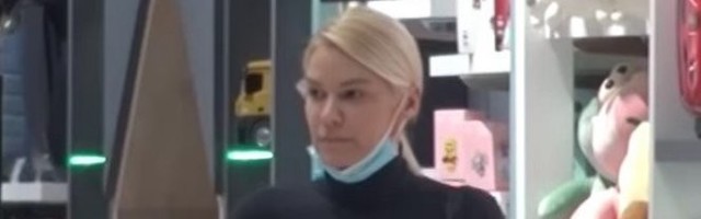 PREZGODNA JE! Nataša Bekvalac pozirala u KUPAĆEM, a onda je slučajno OTKRILA TETOVAŽU! /FOTO/