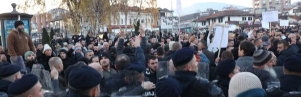 SDP kriminalci izazvali incident ispred Gradske uprave