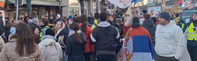 Penzionieri imaju "ulaznicu" za studentske proteste - "ZLATNE" indekse (FOTO)