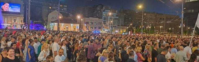 Nastavnica i majka troje dece OSTALA BEZ POSLA: Tvrdi da je razlog podrška studentima i učešće na protestima