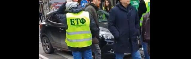 Drama ispred Pravnog: Vozač se zaleteo ka studentima tokom 16 minuta tišine (VIDEO)