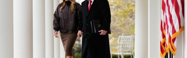 Melanija blista dok spašava ćurke: Prva dama očarala stajlingom, Tramp se topi pored nje (FOTO)