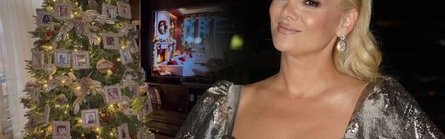 Ovakvu dekoraciju na našoj estradi još niste videli! Ilda Šaulić pokazala jelku - od vrha do dna okačene SLIKE