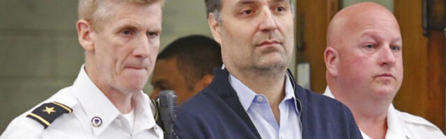 NA SUĐENJU PRIKAZANI SNIMCI IZ PRODAVNICA Volš kupio čekić, skalpel, više kanti od pet galona, lateks rukavice...