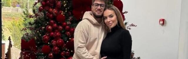 Čeka bebu sa 5 godina mladjim kolegom: Iva se sada uslikala i pokazala kako izgleda u 5. mesecu trudnoće