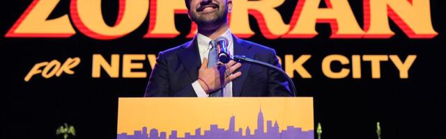 TAČNO U PONOĆ Istorijska promena u Njujorku: Gradonačelnik prvi put u istoriji položio zakletvu na Kuranu