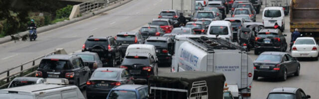 У Бејруту блокирни путеви након нових пореза који повећавају цене горива