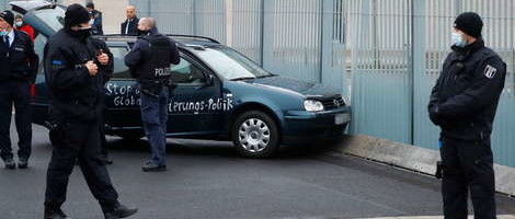 Automobil udario u kapiju ureda Angele Merkel