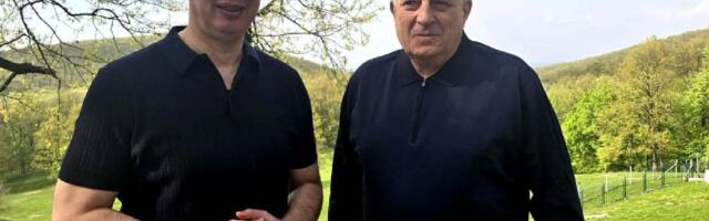 Vučić objavio sliku sastanka sa Dodikom „daleko od Beograda“